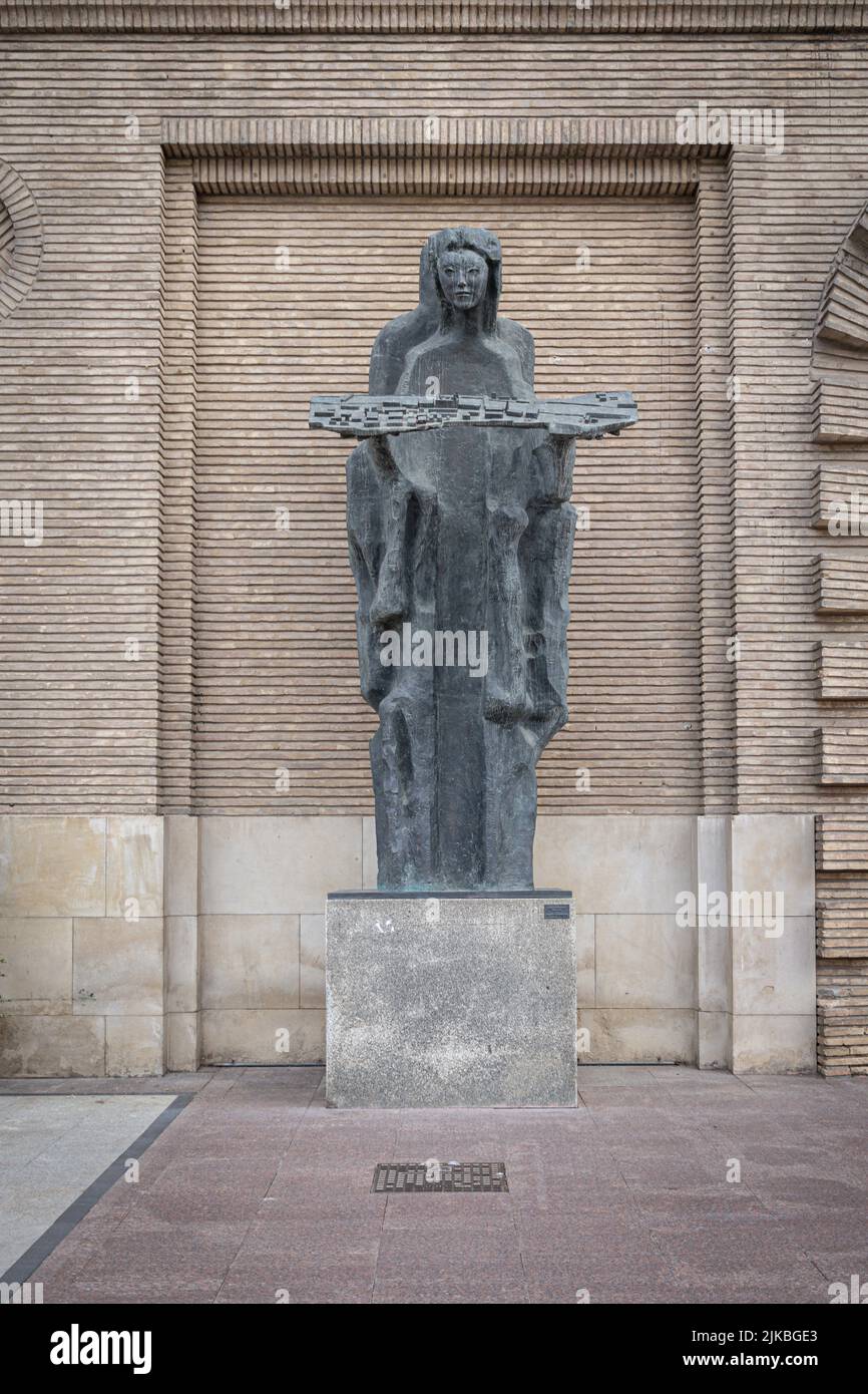 ZARAGOZA, SPAIN-MAY 15, 2021: Angel de la Ciudad bronze statue by Pablo Serrano (1965) Stock Photo