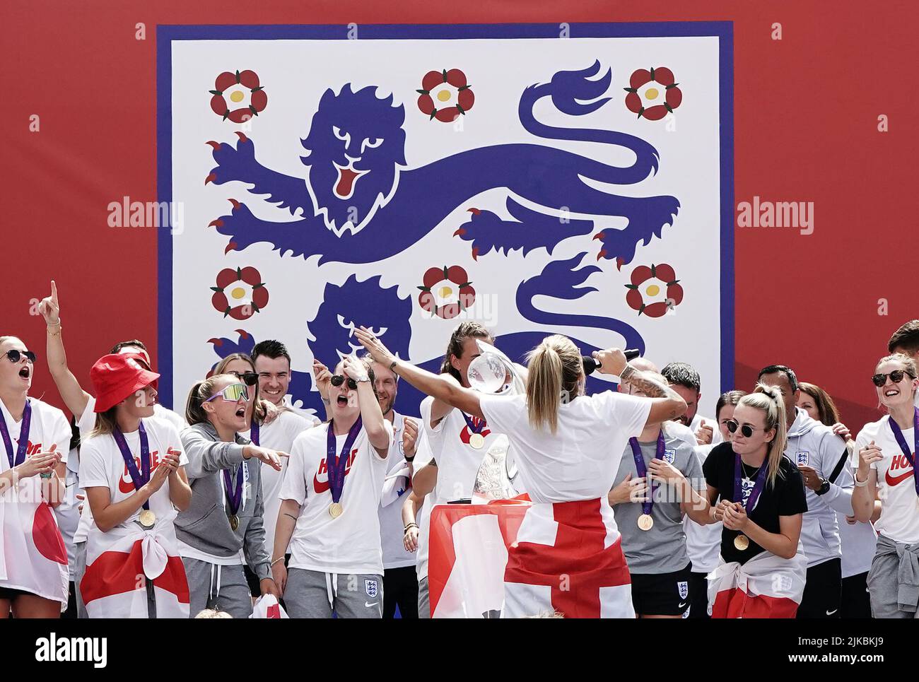 England players singing Sweet Caroline during a fan celebration to commemorate England's historic UEFA Women's EURO 2022 triumph in Trafalgar Square, London. Picture date: Monday August 1, 2022. Stock Photo