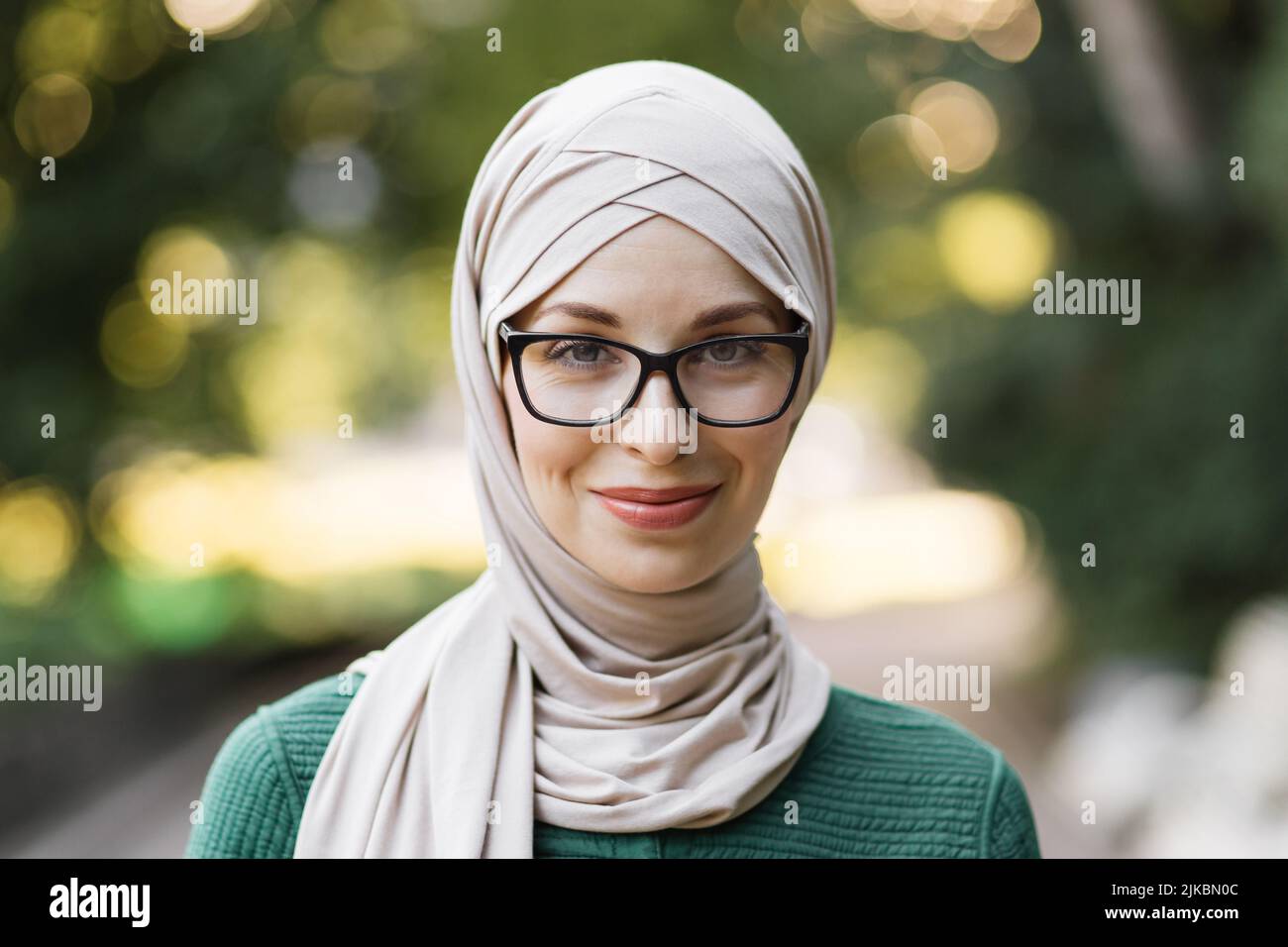 Girl with face covered with veil muslim hi-res stock photography and images  - Alamy