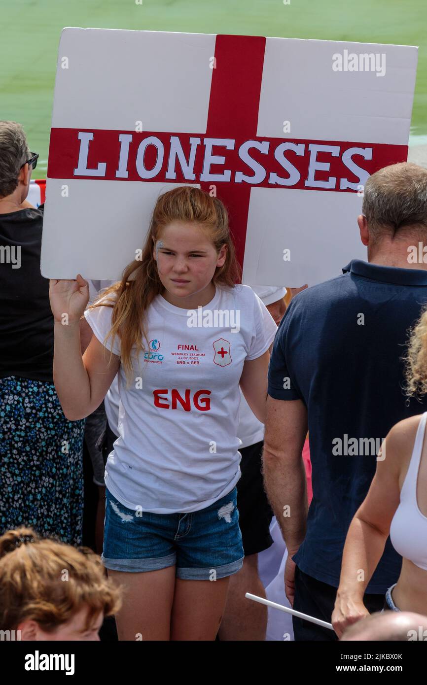 Trafalgar Square, London, UK. 1st August 2022. 7,000 football fans gather in Trafalgar Square for a fan party with Englands Lionesses to celebrate their historic 2-1 victory over Germany in the UEFA Womens Euro Final at Wembley Stadium yesterday. Amanda Rose/Alamy Live News Stock Photo