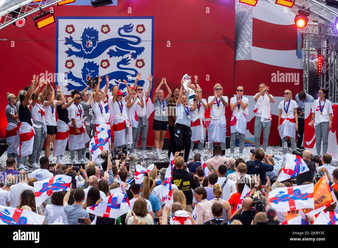 London, UK.  1 August 2022.  Members of the Women’s England football team and manager Sarina Wiegman, celebrate with 7,000 fans in Trafalgar Square after winning the European Championship final (Euro 2022) against Germany at Wembley Stadium the day before.  Credit: Stephen Chung / Alamy Live News Stock Photo
