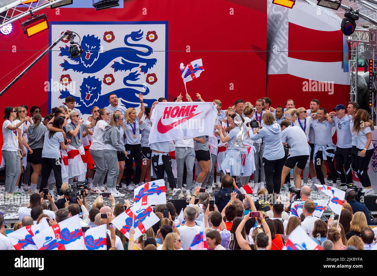 London, UK.  1 August 2022.  Members of the Women’s England football team and manager Sarina Wiegman, celebrate with 7,000 fans in Trafalgar Square after winning the European Championship final (Euro 2022) against Germany at Wembley Stadium the day before.  Credit: Stephen Chung / Alamy Live News Stock Photo