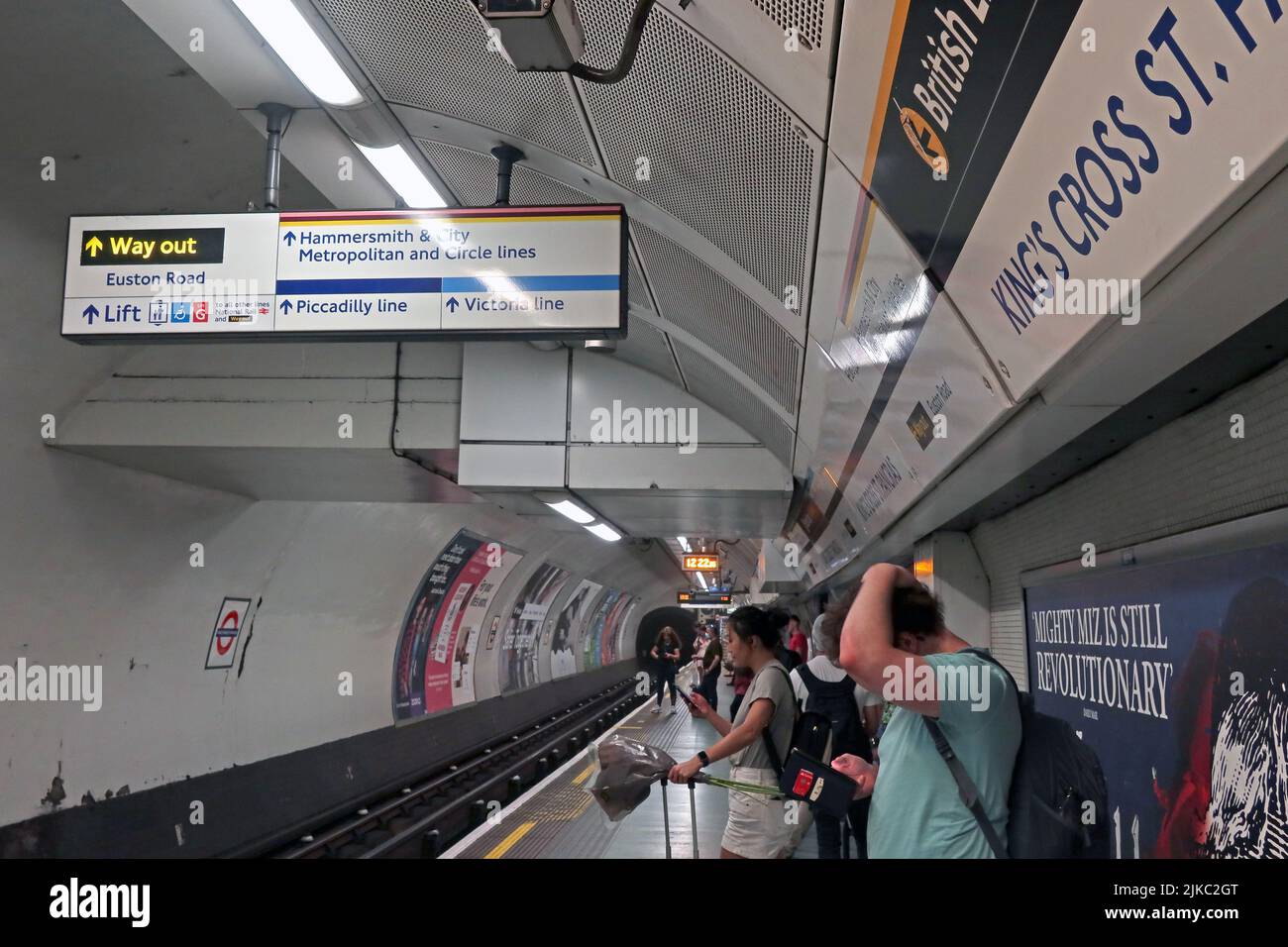 Victoria Line platform at Kings Cross, St Pancras, London underground / tube, city centre, England, UK Stock Photo