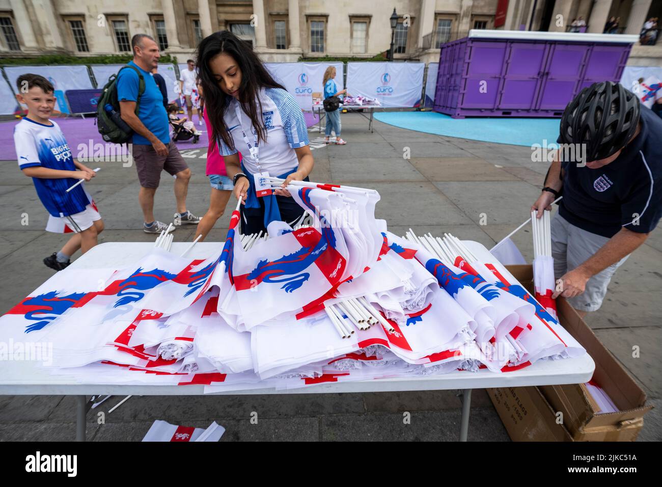 London, UK.  1 August 2022.  National flags being handed out for free as members of the Women’s England football team and manager Sarina Wiegman, celebrate with 7,000 fans in Trafalgar Square after winning the European Championship final (Euro 2022) against Germany at Wembley Stadium the day before.  Credit: Stephen Chung / Alamy Live News Stock Photo