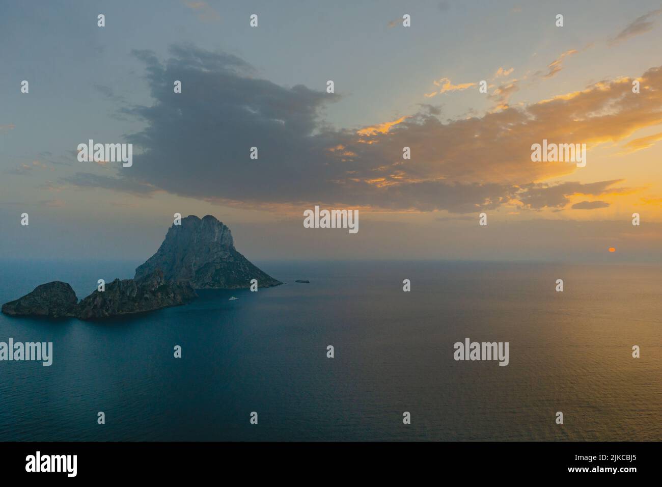 An aerial view of a beautiful sea during the sunset Stock Photo - Alamy