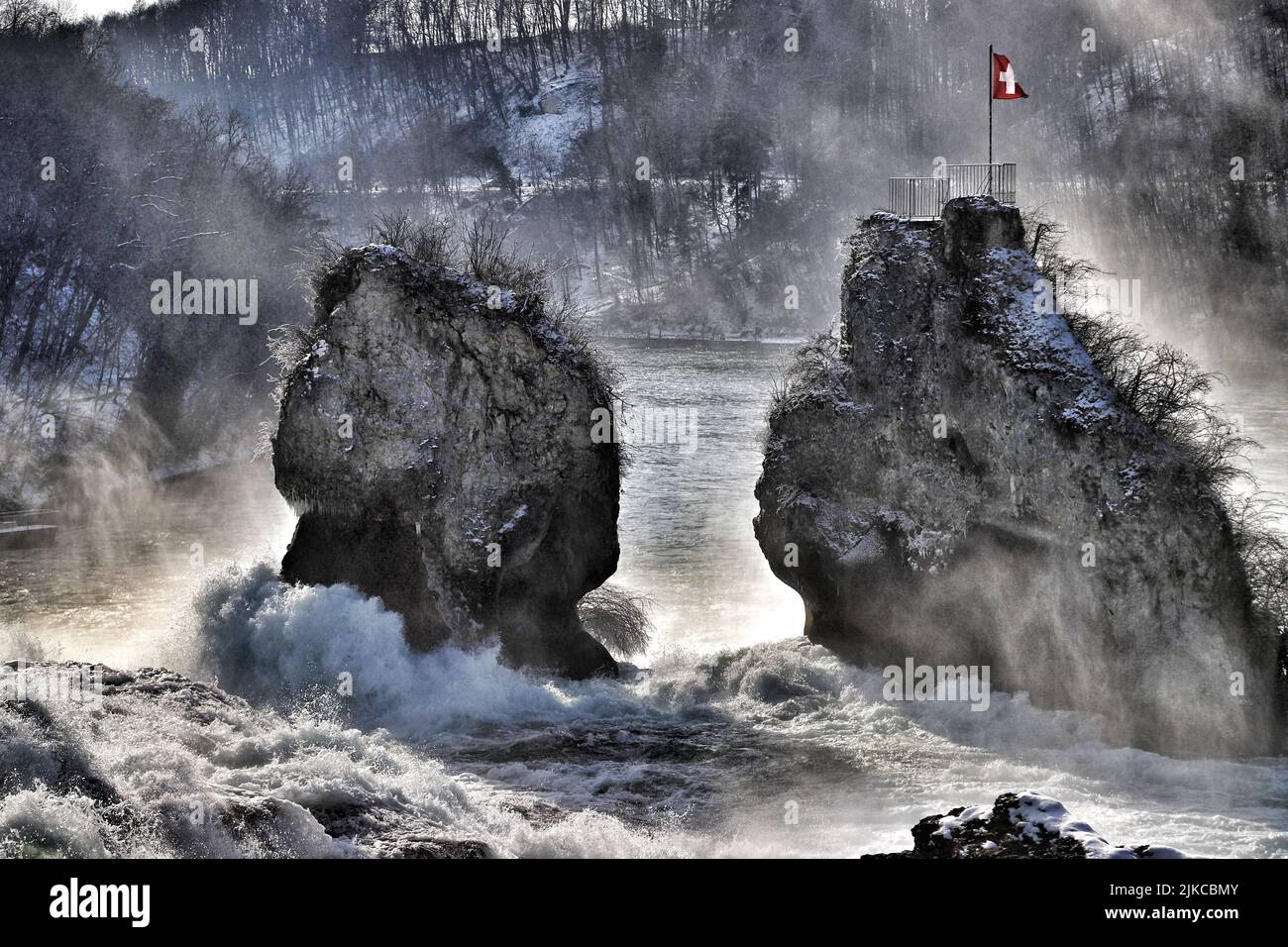 Giant waves hit rocks hi-res stock photography and images - Alamy