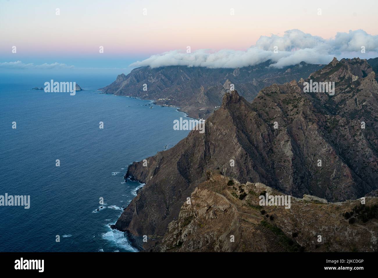  An aerial view of a sunset sky over Roque de Taborno hike in Anaga Motiv 