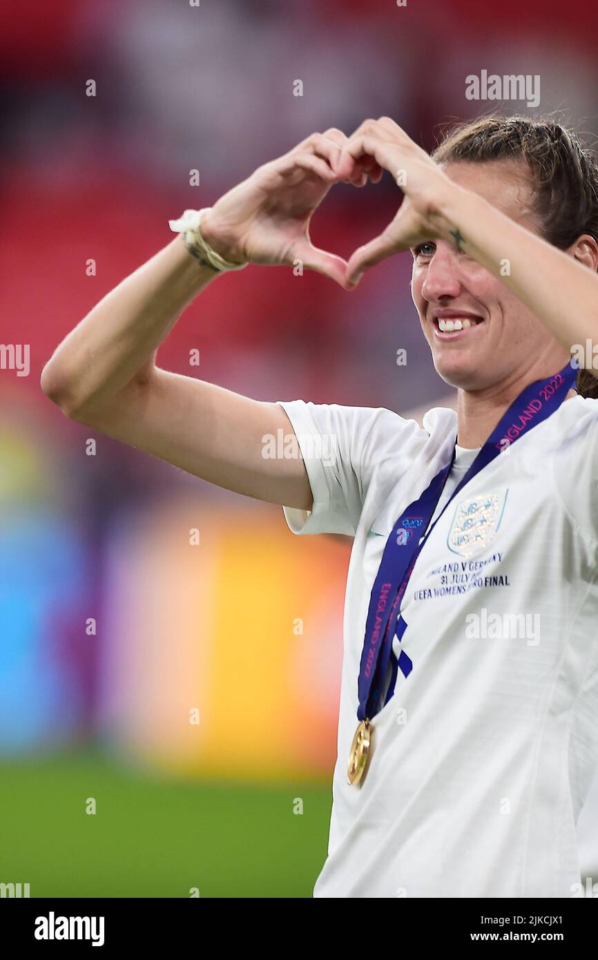 London, UK. 31st July, 2022. Jill Scott of England Women celebrates at the end of the game. UEFA Women's Euro England 2022 Final, England women v Germany women at Wembley Stadium in London on Sunday 31st July 2022. this image may only be used for Editorial purposes. Editorial use only, license required for commercial use. No use in betting, games or a single club/league/player publications. pic by Steffan Bowen/Andrew Orchard sports photography/Alamy Live news Credit: Andrew Orchard sports photography/Alamy Live News Stock Photo