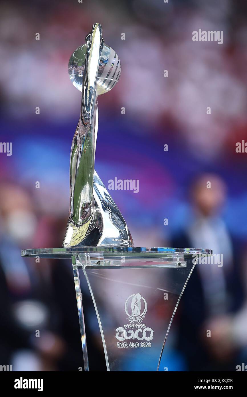 London, UK. 31st July, 2022. A detailed view of the Women's Euro 2022 Trophy is seen prior to kick off. UEFA Women's Euro England 2022 Final, England women v Germany women at Wembley Stadium in London on Sunday 31st July 2022. this image may only be used for Editorial purposes. Editorial use only, license required for commercial use. No use in betting, games or a single club/league/player publications. pic by Steffan Bowen/Andrew Orchard sports photography/Alamy Live news Credit: Andrew Orchard sports photography/Alamy Live News Stock Photo