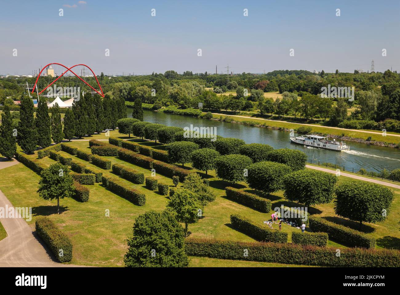 Gelsenkirchen, North Rhine-Westphalia, Germany - Nordsternpark, here with the double arch bridge and the open-air stage amphitheater on the Rhine-Hern Stock Photo