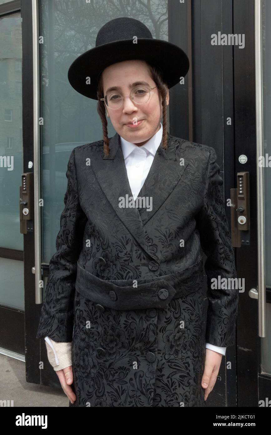 why do jews dress in black Why the little black dress is the ultimate Jewish clothing staple -