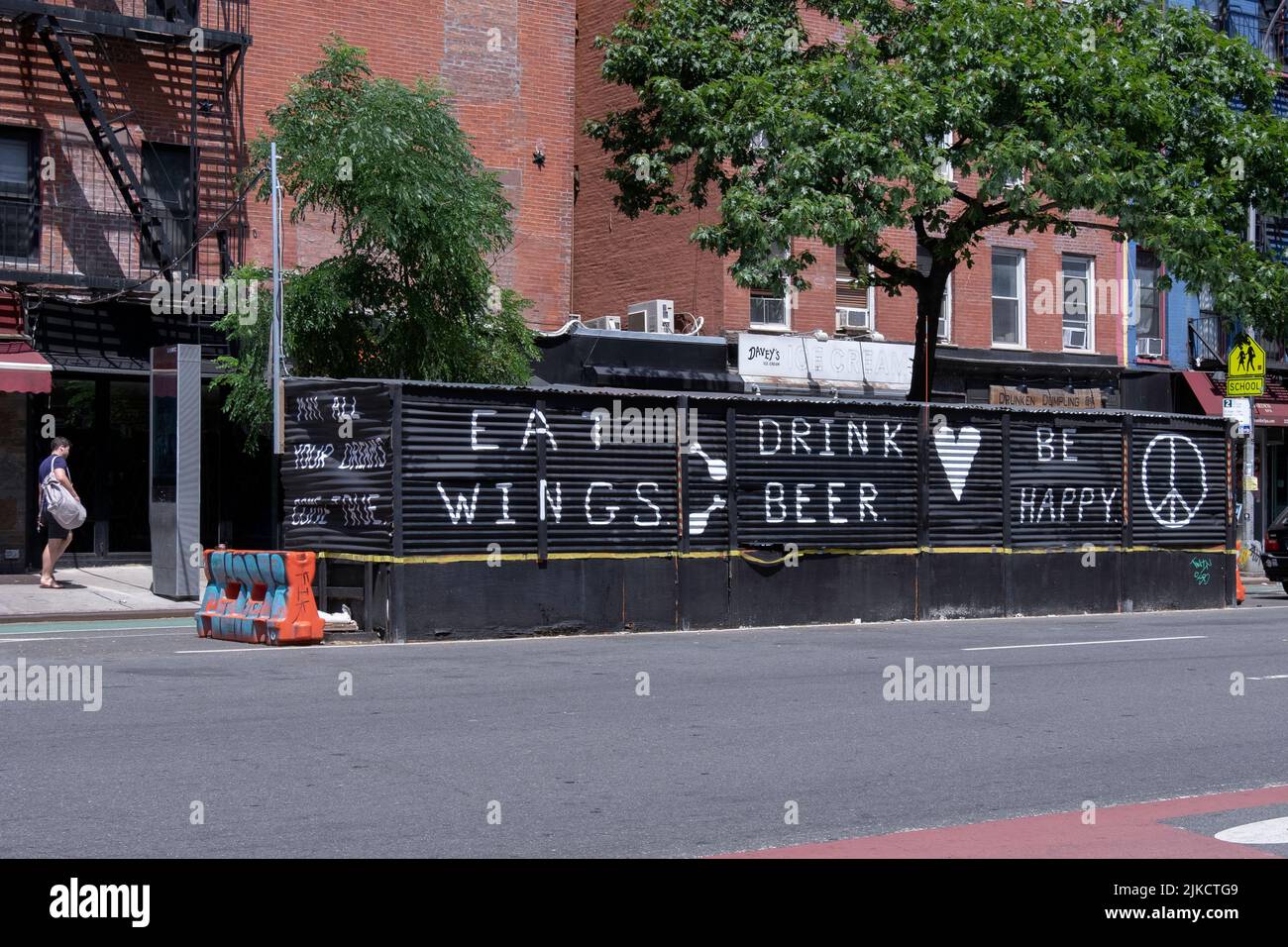 The outdoor eating space for Dan & John's Wings on First aveue in the East Village, in New York City Stock Photo