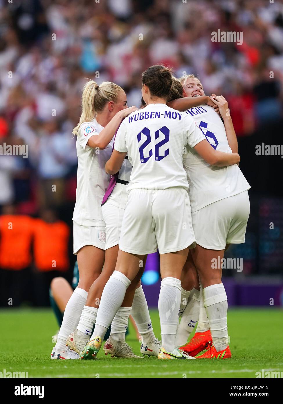 London, UK. 31st July, 2022. London, England, July 31st 2022: Leah Williamson (8 England), Millie Bright (6 England), Lotte Wubben-Moy (22 England) and Alex Greenwood (5 England) celebrate their victory of the tournament at the final whsitle during the UEFA Womens Euro 2022 Final football match between England and Germany at Wembley Stadium, England. (Daniela Porcelli/SPP) Credit: SPP Sport Press Photo. /Alamy Live News Stock Photo