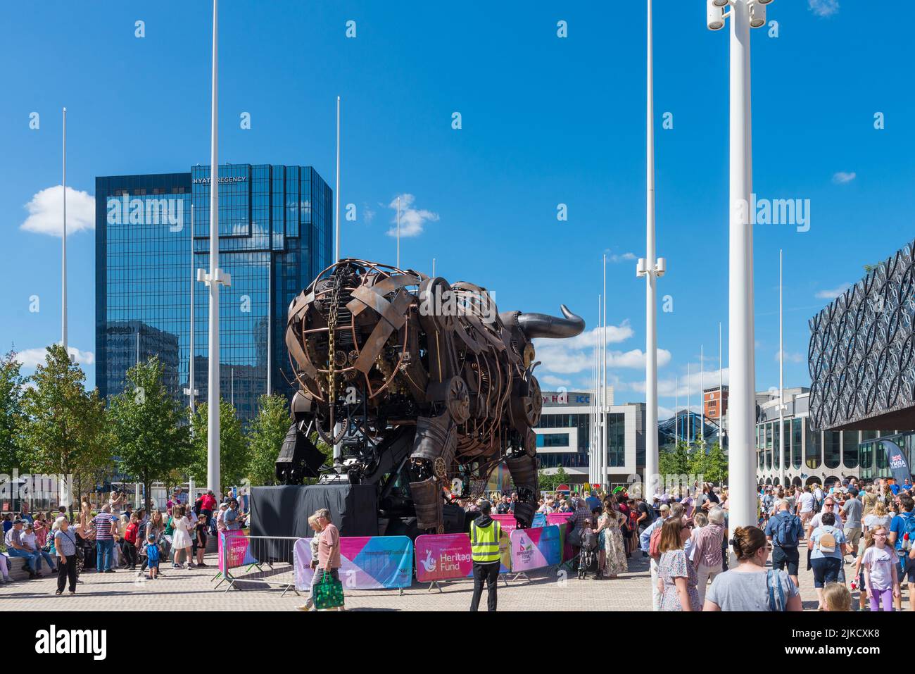 Crowds of visitors in Birmingham for the 2022 Commonwealth Games viewing the Bull that featured in the opening ceremony Stock Photo