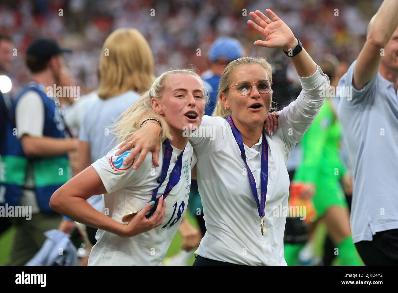 Chloe Kelly of England Women (l) and Sarina Wiegman, the England Women football team Head Coach celebrate after they win the UEFA Women's Euro 2022 championship. UEFA Women's Euro England 2022 Final, England women v Germany women at Wembley Stadium in London on Sunday 31st July 2022. this image may only be used for Editorial purposes. Editorial use only, license required for commercial use. No use in betting, games or a single club/league/player publications. pic by Steffan Bowen/Andrew Orchard sports photography/Alamy Live news Stock Photo