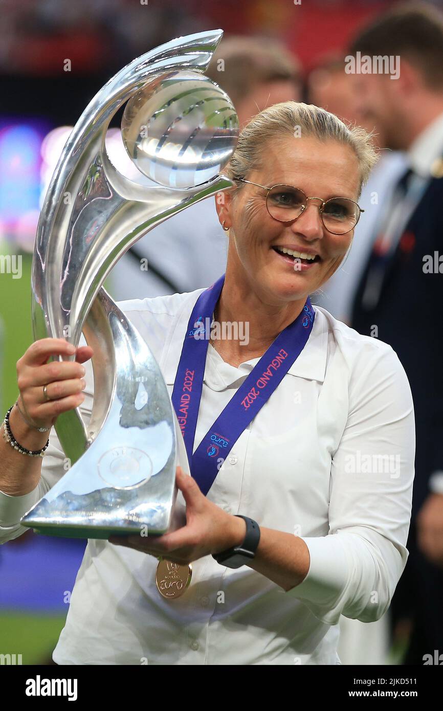 London, UK. 31st July, 2022. Sarina Wiegman, the England Women football team Head Coach celebrates after her team win the UEFA Women's Euro 2022 championship.UEFA Women's Euro England 2022 Final, England women v Germany women at Wembley Stadium in London on Sunday 31st July 2022. this image may only be used for Editorial purposes. Editorial use only, license required for commercial use. No use in betting, games or a single club/league/player publications. pic by Steffan Bowen/Andrew Orchard sports photography/Alamy Live news Credit: Andrew Orchard sports photography/Alamy Live News Stock Photo
