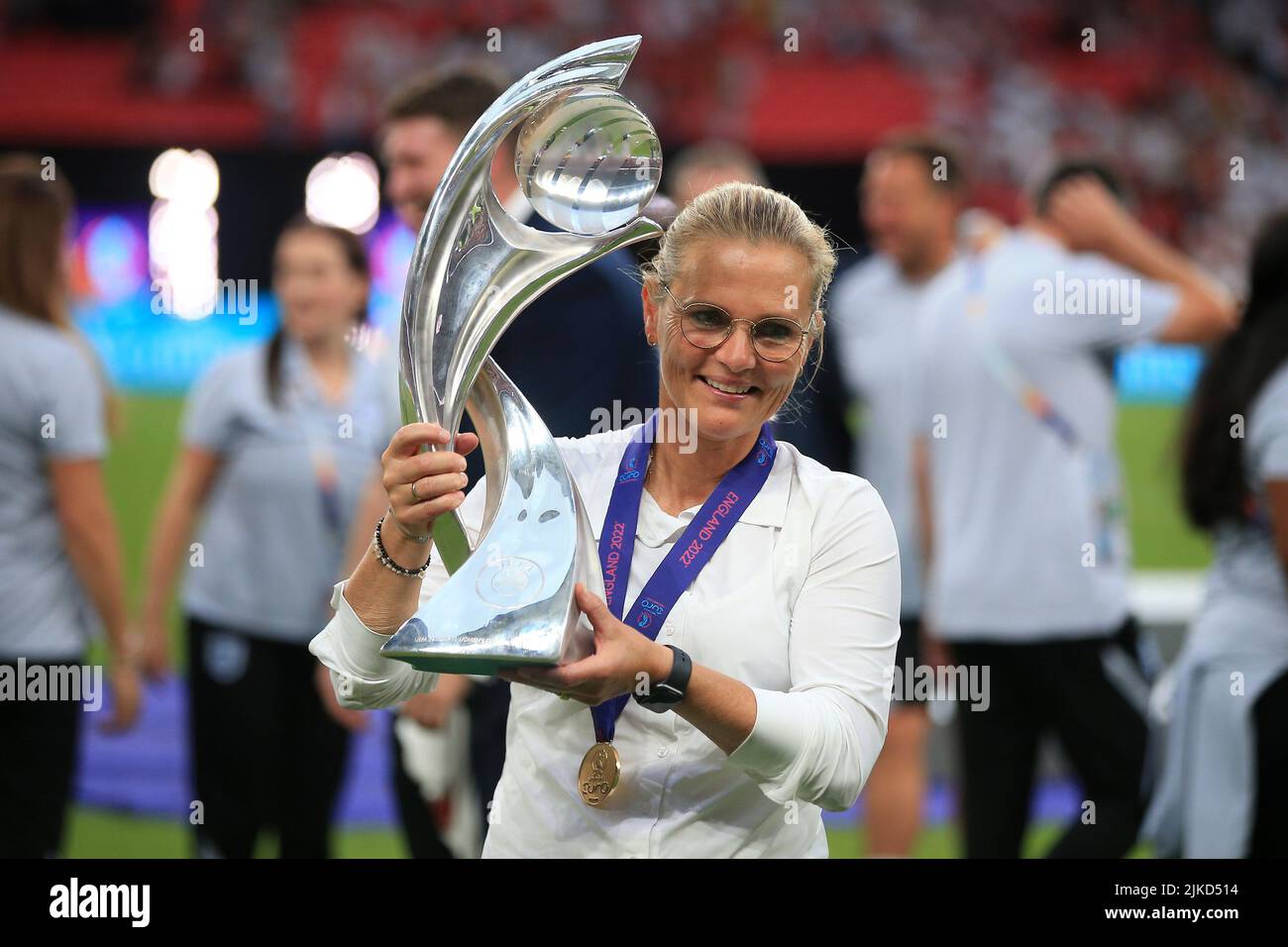 London, UK. 31st July, 2022. Sarina Wiegman, the England Women football team Head Coach celebrates after her team win the UEFA Women's Euro 2022 championship.UEFA Women's Euro England 2022 Final, England women v Germany women at Wembley Stadium in London on Sunday 31st July 2022. this image may only be used for Editorial purposes. Editorial use only, license required for commercial use. No use in betting, games or a single club/league/player publications. pic by Steffan Bowen/Andrew Orchard sports photography/Alamy Live news Credit: Andrew Orchard sports photography/Alamy Live News Stock Photo