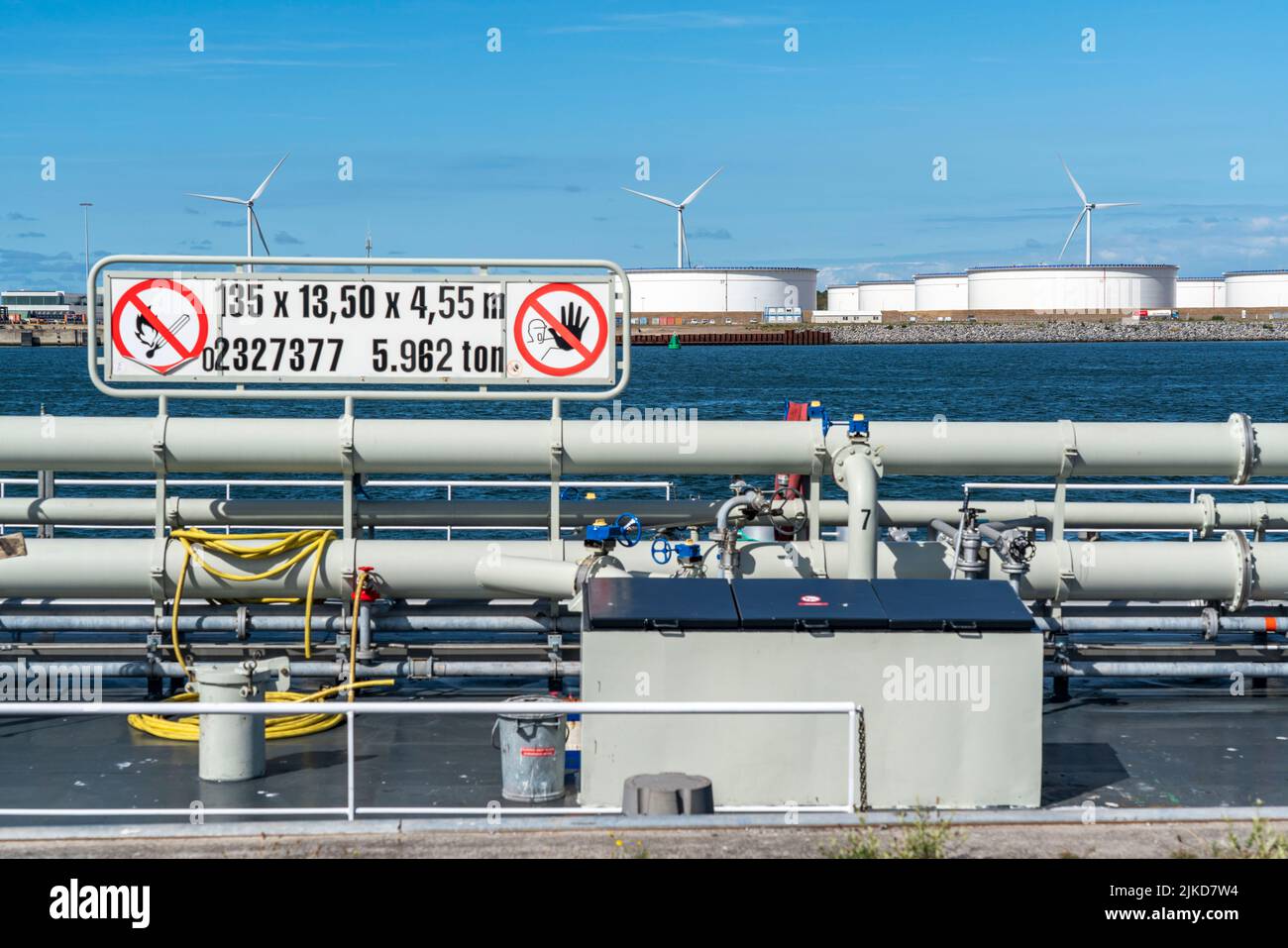 Maasvlakte Olie Terminal, 39 large tanks Logistics for different petroleum products, such as crude oil, petrol, paraffin, diesel, pipelines of a tank Stock Photo