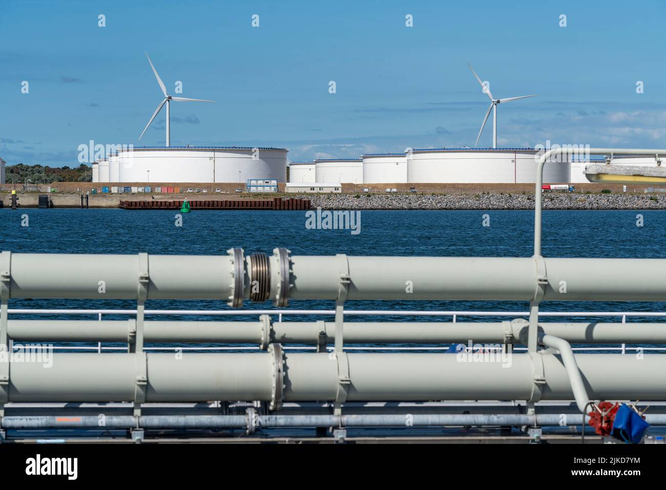 Maasvlakte Olie Terminal, 39 large tanks Logistics for different petroleum products, such as crude oil, petrol, paraffin, diesel, pipelines of a tank Stock Photo