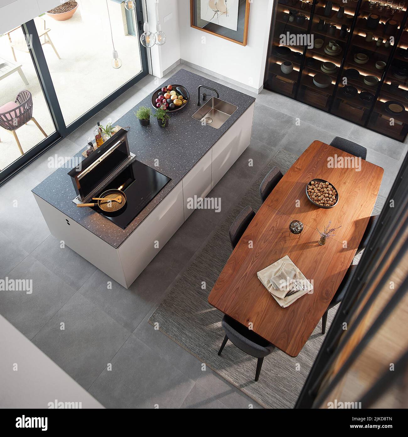 Modern mansion from above hi-res stock photography and images - Alamy