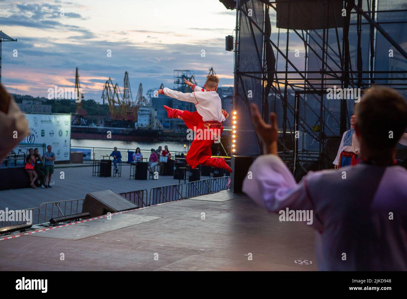 Concert ukrainian folk dances hi-res stock photography and images - Alamy