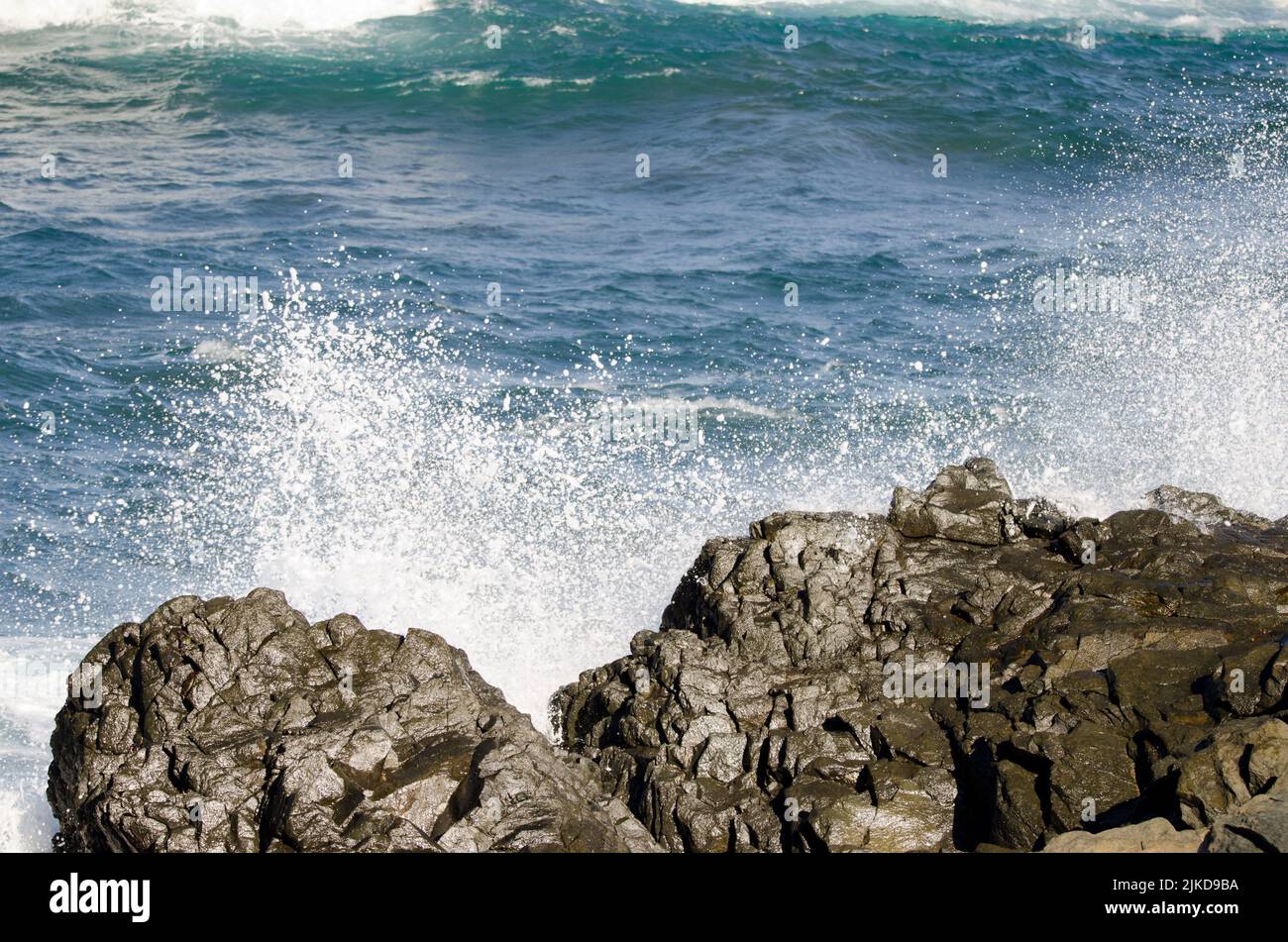 Breaking splash hi-res stock photography and images - Alamy