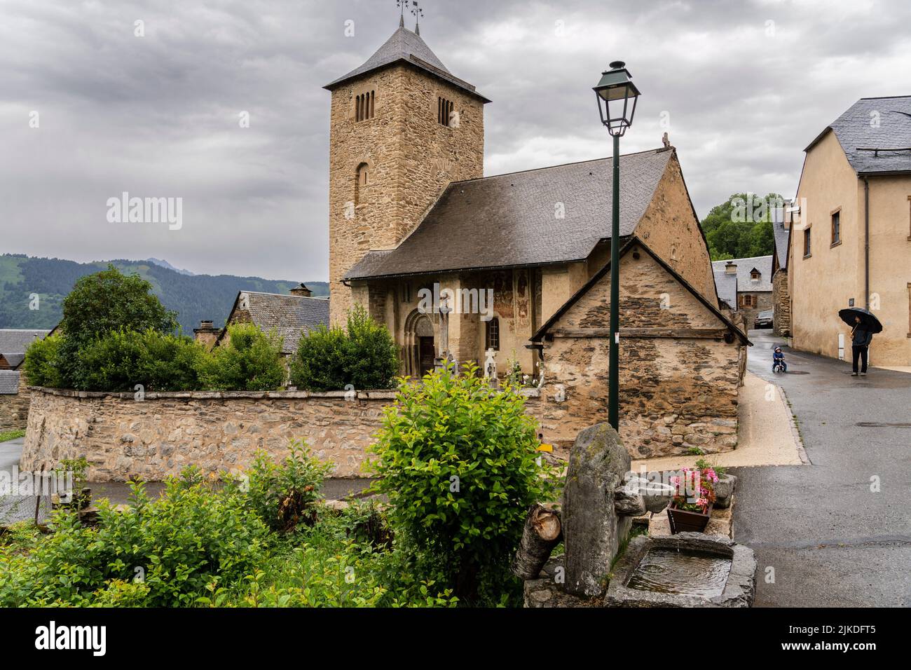 Romanesque church, Mont village, Louron valley, Occitanie, Pyrenean mountain range, France. Stock Photo
