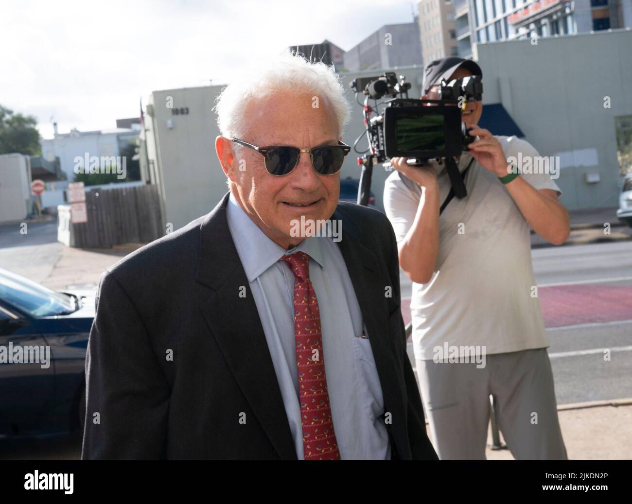 Austin, Texas, USA. 1st August, 2022. Alex Jones defense attorney JOSEPH MAGLIOLO arrives at the Travis County Courthouse in Austin for the fifth day of the defamation trial of the InfoWars conspiracy peddler. Credit: Bob Daemmrich/Alamy Live News Stock Photo