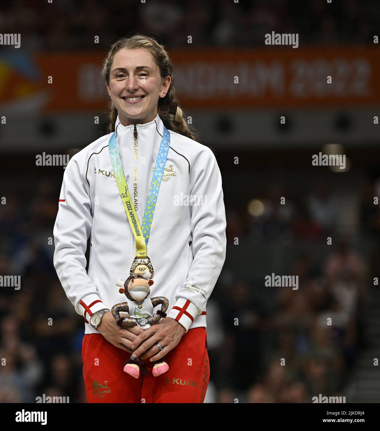 Stratford, United Kingdom. 01st Aug, 2022. Commonwealth Games Track Cycling. Olympic Velodrome. Stratford. Laura Kenny (ENG) celebrates with her Gold medal during the Womens 10km Scratch race Credit: Sport In Pictures/Alamy Live News Stock Photo