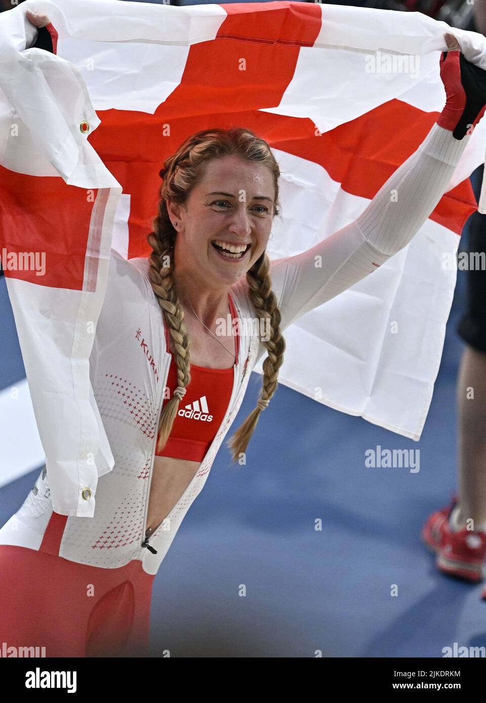 Stratford, United Kingdom. 01st Aug, 2022. Commonwealth Games Track Cycling. Olympic Velodrome. Stratford. Laura Kenny (ENG) celebrates her win with the English flag during the Womens 10km Scratch race Credit: Sport In Pictures/Alamy Live News Stock Photo