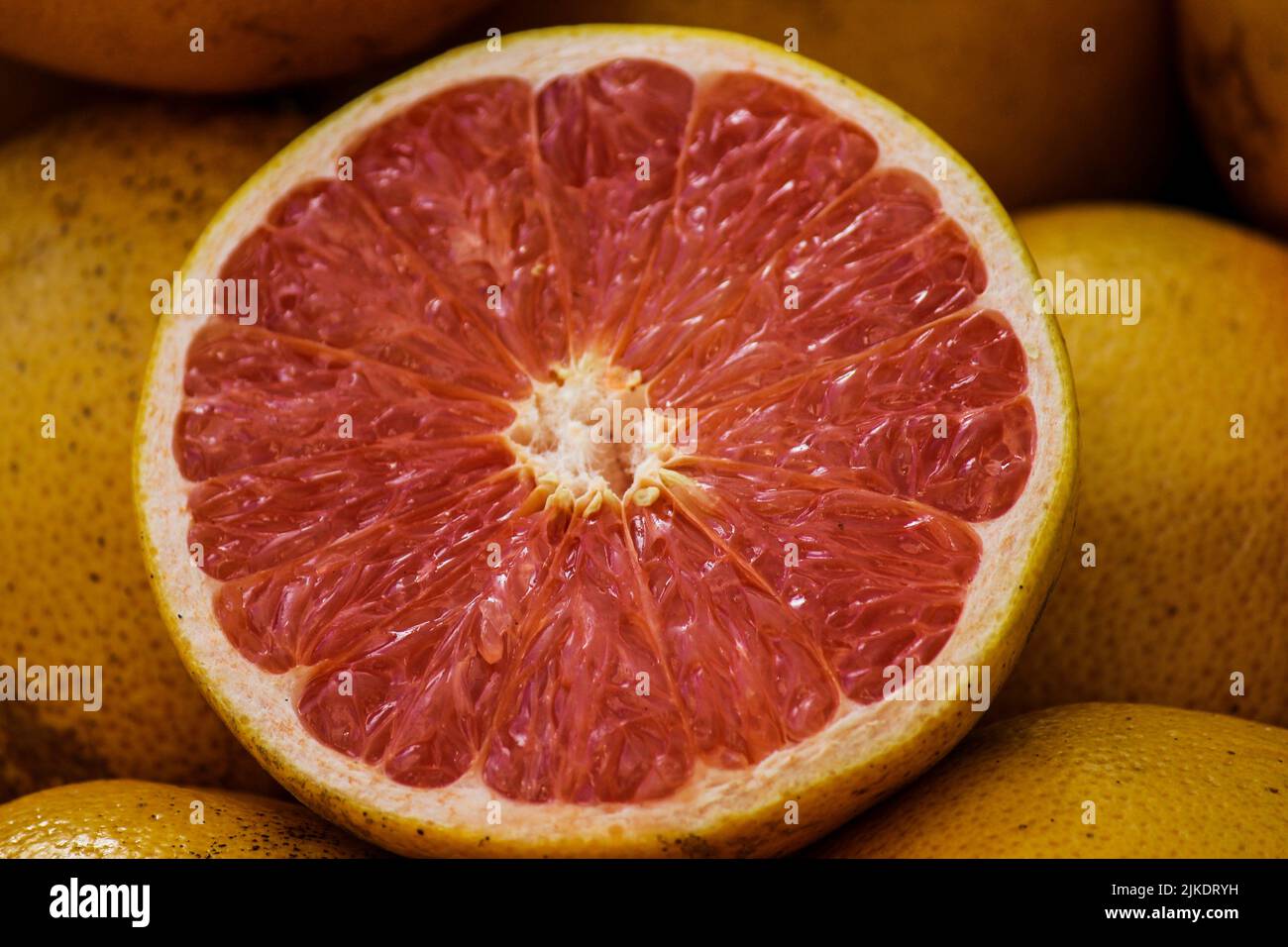 Cross section of a red grapefruit. Telephoto Stock Photo Alamy
