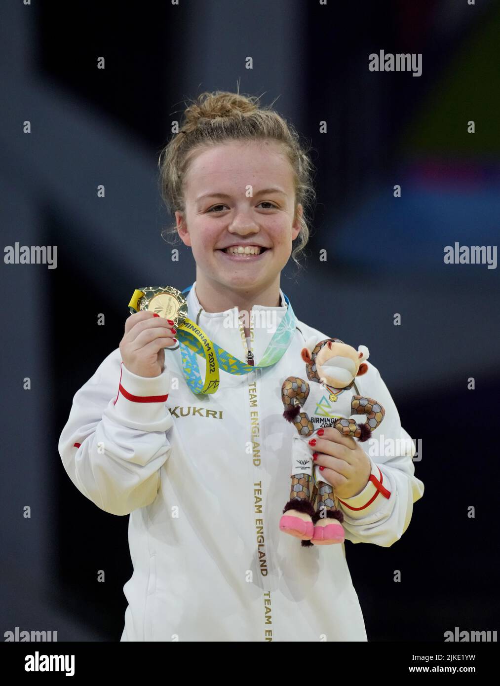 England’s Maisie Summers-Newton with her Gold Medal after the Women’s 100m Breaststroke SB6 Final at Sandwell Aquatics Centre on day four of the 2022 Commonwealth Games in Birmingham. Stock Photo