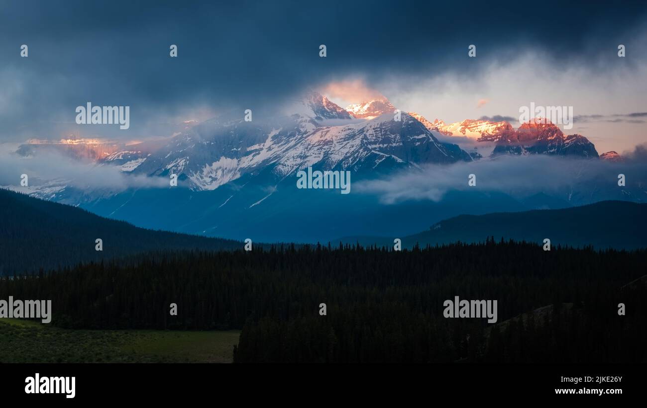 Sunrise over the Canadian Rockies Stock Photo - Alamy