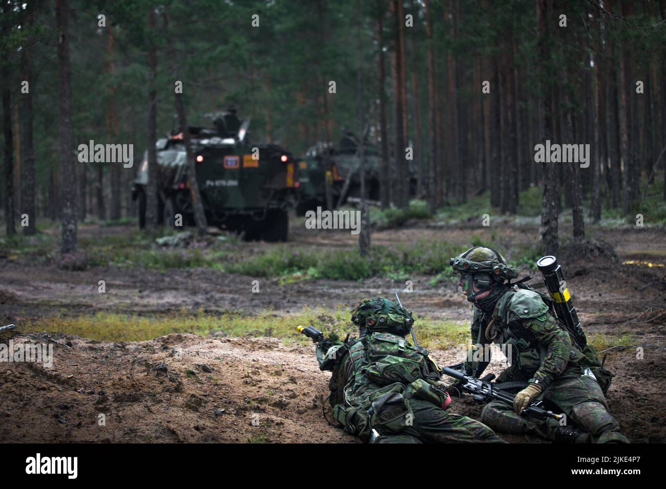 Finnish soldiers assigned to the Satakunta Jaeger Battalion participate in the multinational training exercise, Vigilant Fox, held at Niinisalo, Finland, July 26, 2022. The 3rd Armored Brigade Combat Team, 4th Infantry Division, and Finnish and British army units trained in Finland to further strengthen the relations and interoperability between the nations. (U.S. Army National Guard photo by Sgt. Agustín Montañez) Stock Photo