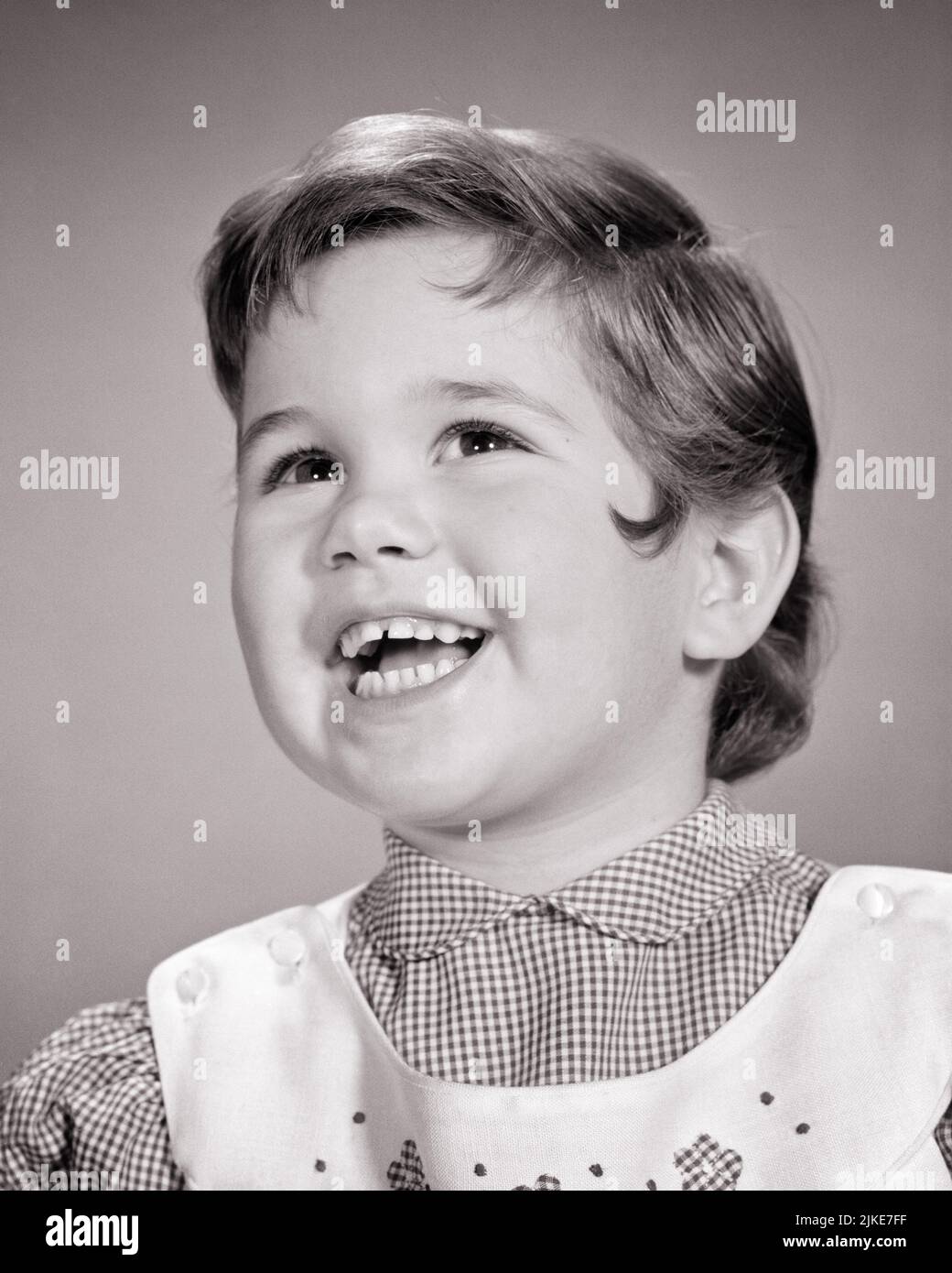 1960s PORTRAIT OF LAUGHING SMILING BRUNETTE GIRL WITH PIXIE HAIRCUT AND SPIT CURLS - j1598 HAR001 HARS HAPPINESS HEAD AND SHOULDERS CHEERFUL AND CURLS EXCITEMENT PRIDE SMILES SPIT JOYFUL PIXIE PLEASANT AGREEABLE CHARMING GROWTH JUVENILES LOVABLE PLEASING SPIT CURLS ADORABLE APPEALING BLACK AND WHITE CAUCASIAN ETHNICITY HAR001 OLD FASHIONED Stock Photo