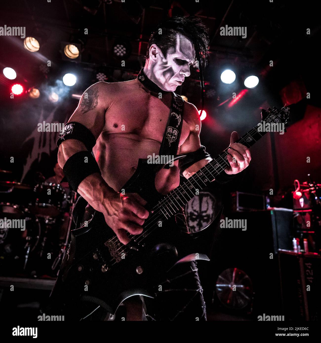 Misfits guitarist Doyle Wolfgang von Frankenstein performing live on 1 ...