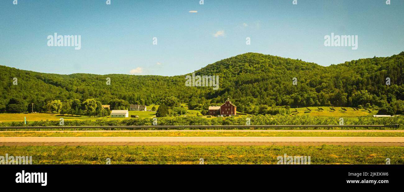 scenic Vermont views from the train of an historic monitor style barn Stock Photo