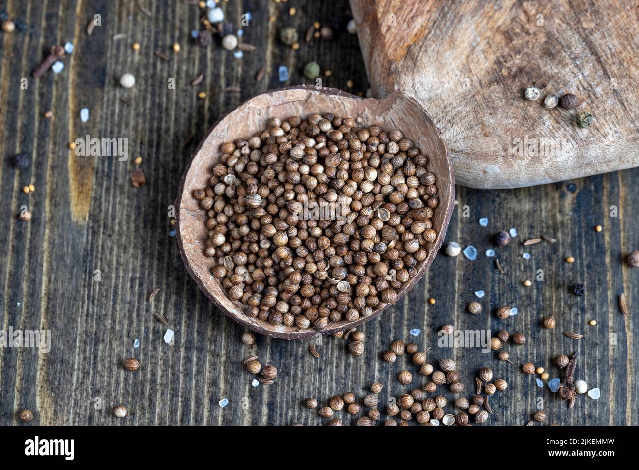 ripe whole coriander spices in a coconut bowl, the use of coriander