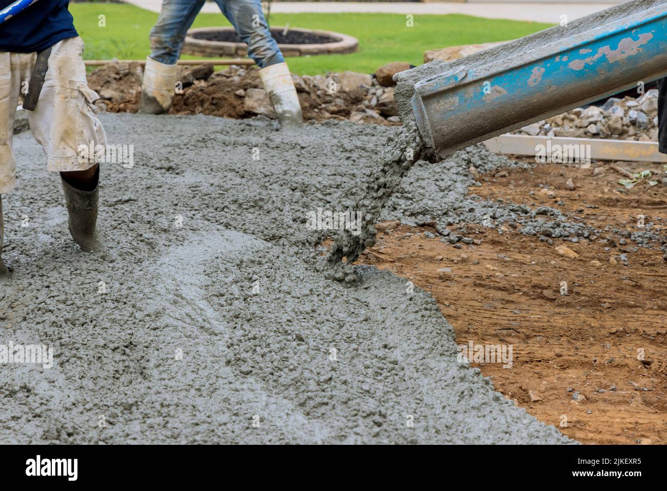 Mixing concrete driveway hires stock photography and images Alamy