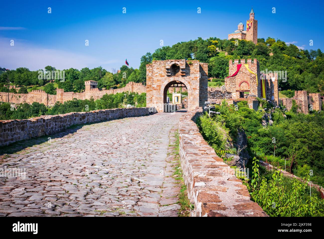 Veliko Tarnovo, Bulgaria. Tsarevets fortress medieval walls in historical city Tarnovo, former bulgarian capital, beautiful summer day. Stock Photo