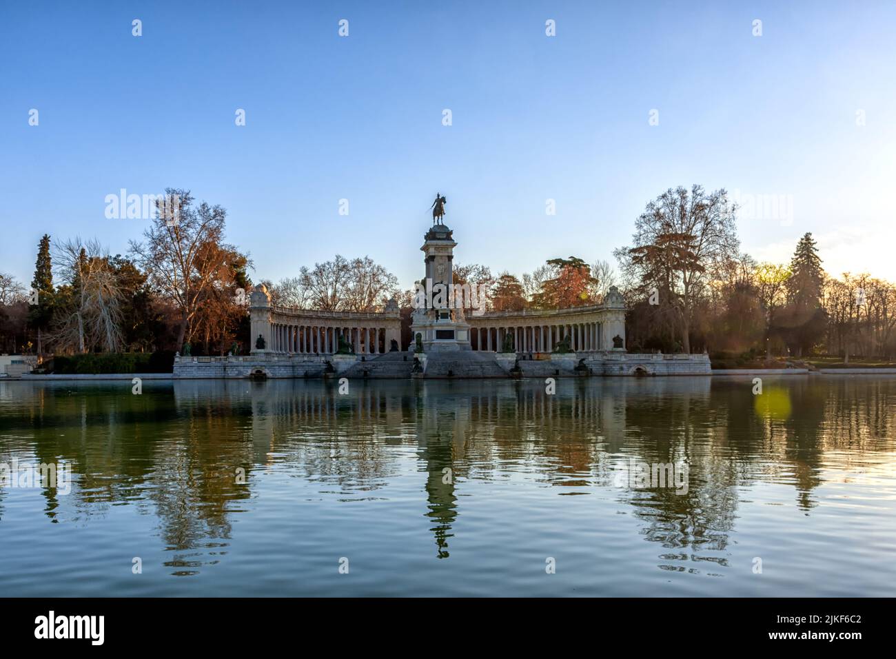 Monumento a Alfonso XII en el Parque del Buen Retiro, Madrid, España Stock Photo