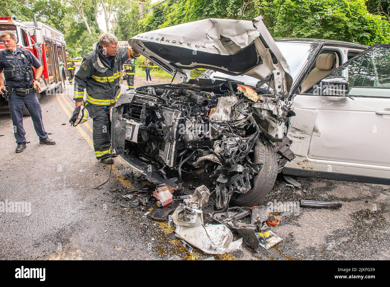 East Hampton FD Assistant Chief Greg Eberhardt examins the wreckage of a Mercedes SUV after members of the East Hampton Fire Department's 'White Knigh Stock Photo