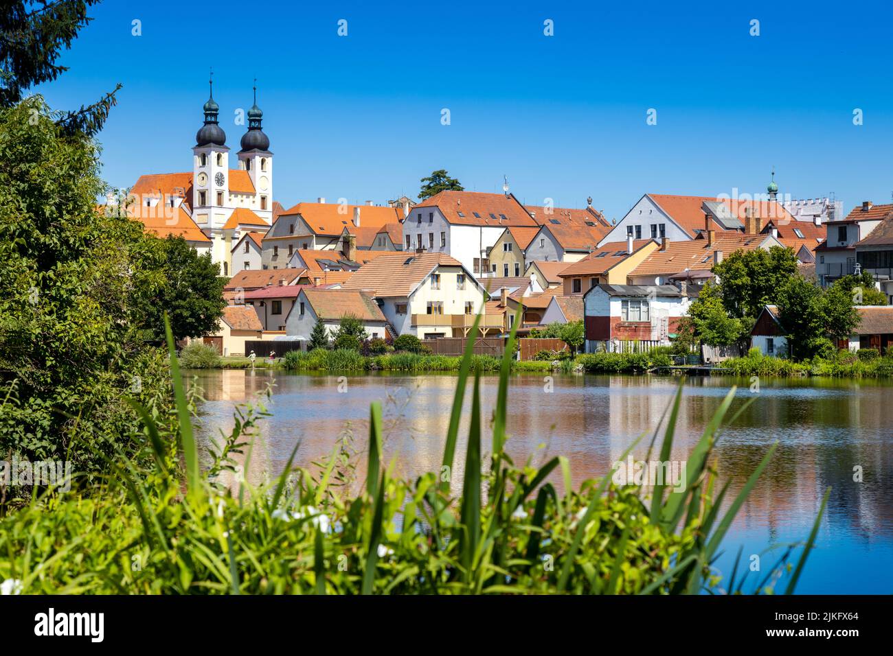 historické centrum přes Uličský rybník, Telč (UNESCO), Kraj Vysočina ...