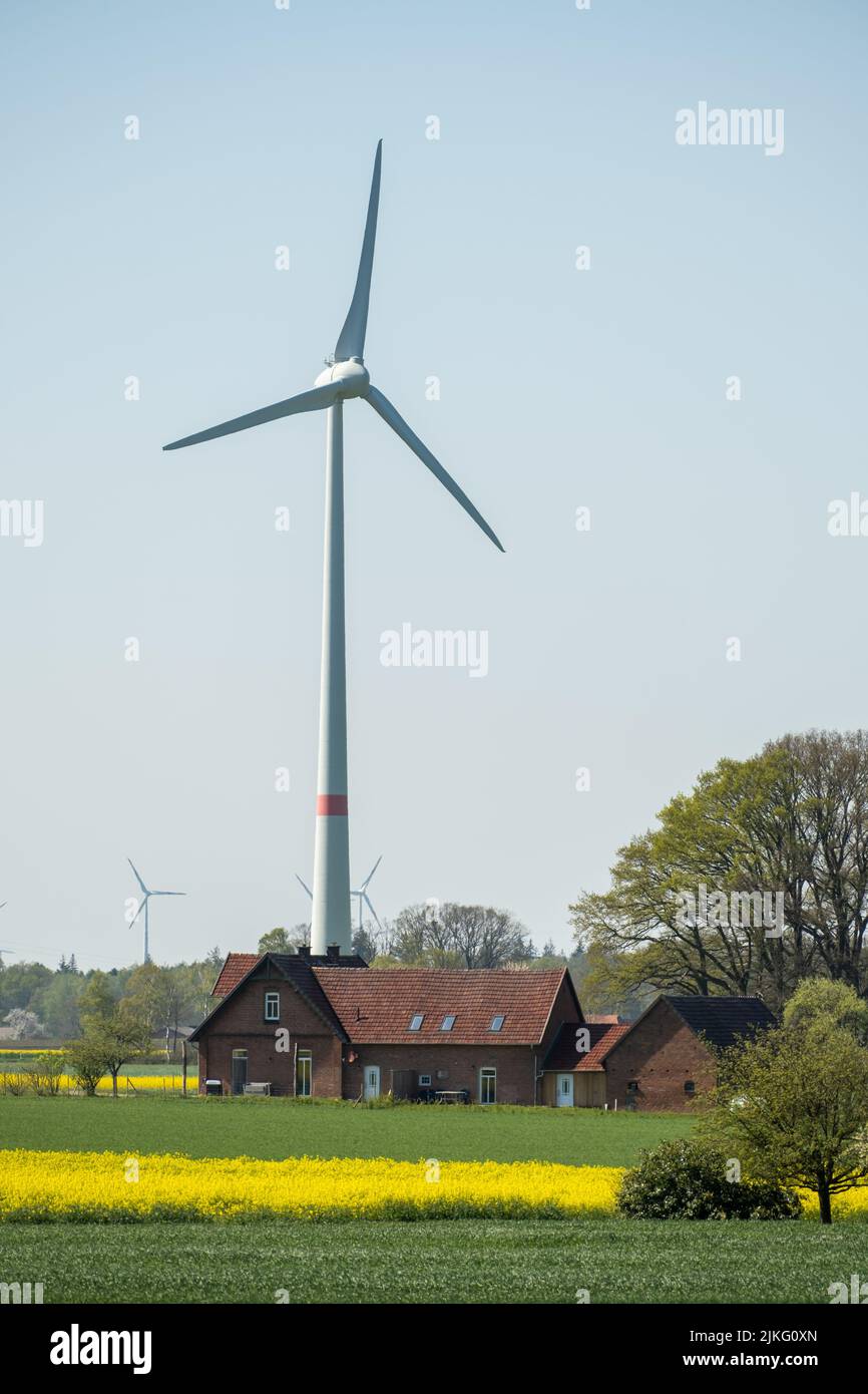 23.04.2022, Germany, Lower Saxony, Staffhorst - Windahedron near a farm. 00A220423D043CAROEX.JPG [MODEL RELEASE: NOT APPLICABLE, PROPERTY RELEASE: NO Stock Photo