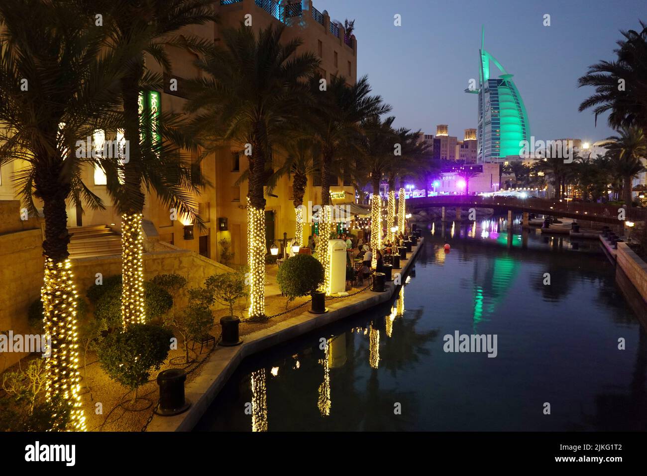 25.03.2022, United Arab Emirates, , Dubai - View of the Burj al Arab at night from the Madinat Jumeirah Hotel. 00S220325D214CAROEX.JPG [MODEL RELEASE: Stock Photo