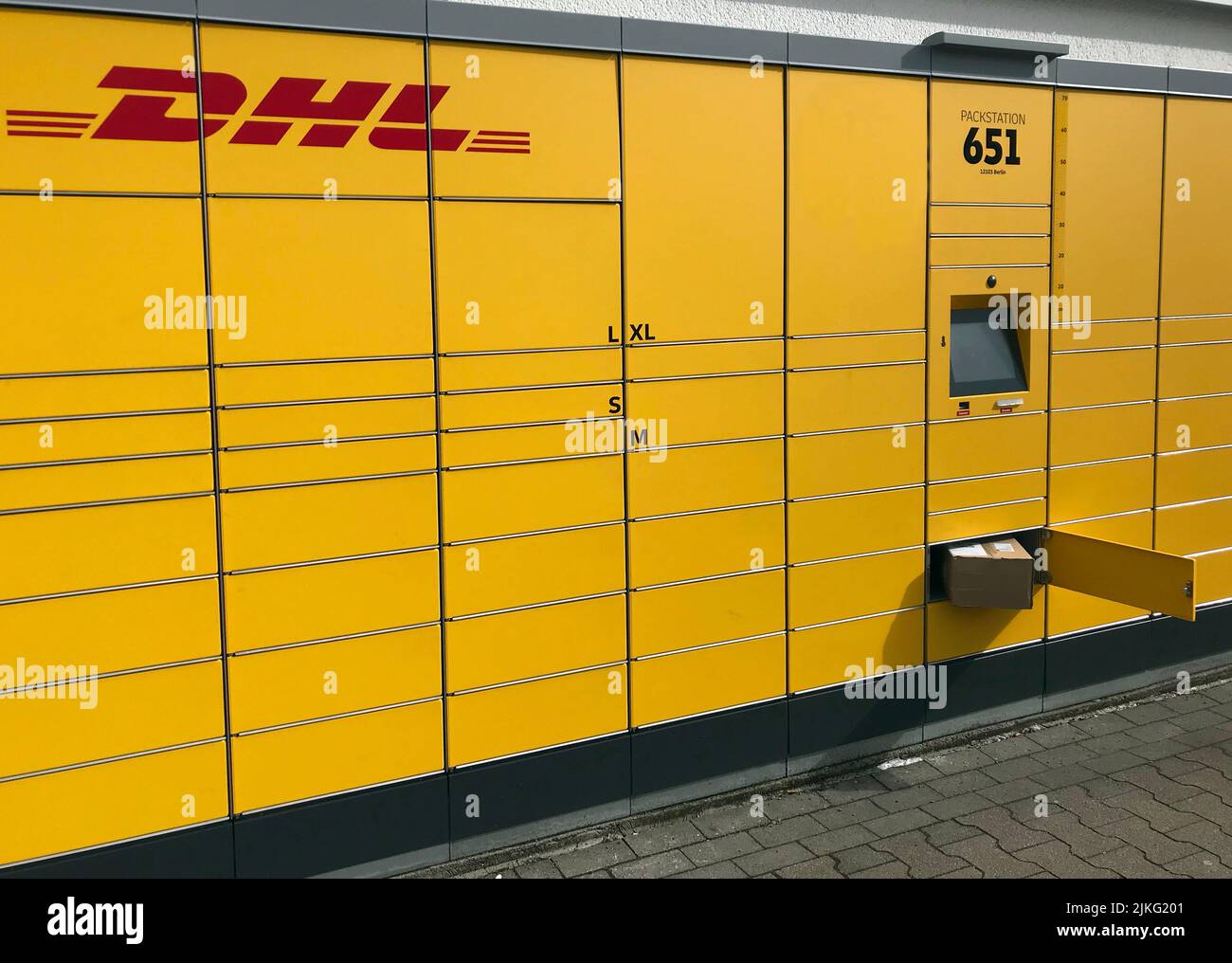 09.04.2022, Germany, Berlin, Berlin - Parcel pickup station of the shipping service provider DHL. 00S220409D275CAROEX.JPG [MODEL RELEASE: NO, PROPERTY Stock Photo