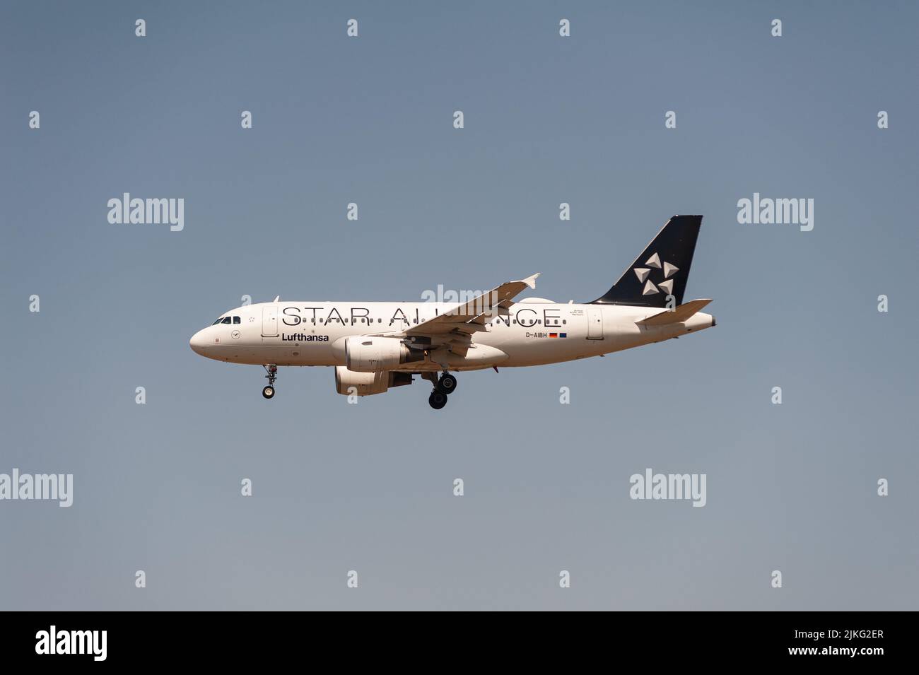 18.06.2022, Germany, Berlin, Berlin - Europe - A Lufthansa Airbus A319-100 passenger aircraft in Star Alliance livery with registration D-AIBH on appr Stock Photo
