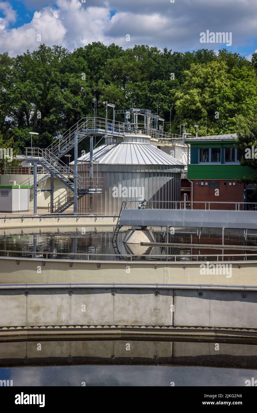 25.05.2022, Germany, North Rhine-Westphalia, Voerde - Voerde wastewater treatment plant, wastewater treatment in the modernized wastewater treatment p Stock Photo