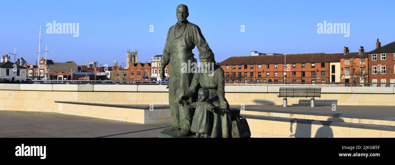 The Pioneers statue, Hull Marina, Kingston-upon-Hull, East Riding of Yorkshire, Humberside, England, UK Stock Photo