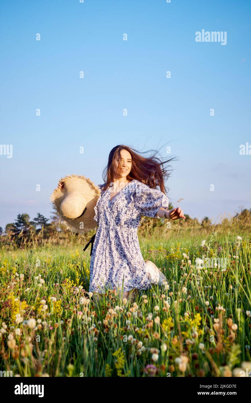 beautiful young girl with a straw hat in nature Stock Photo - Alamy